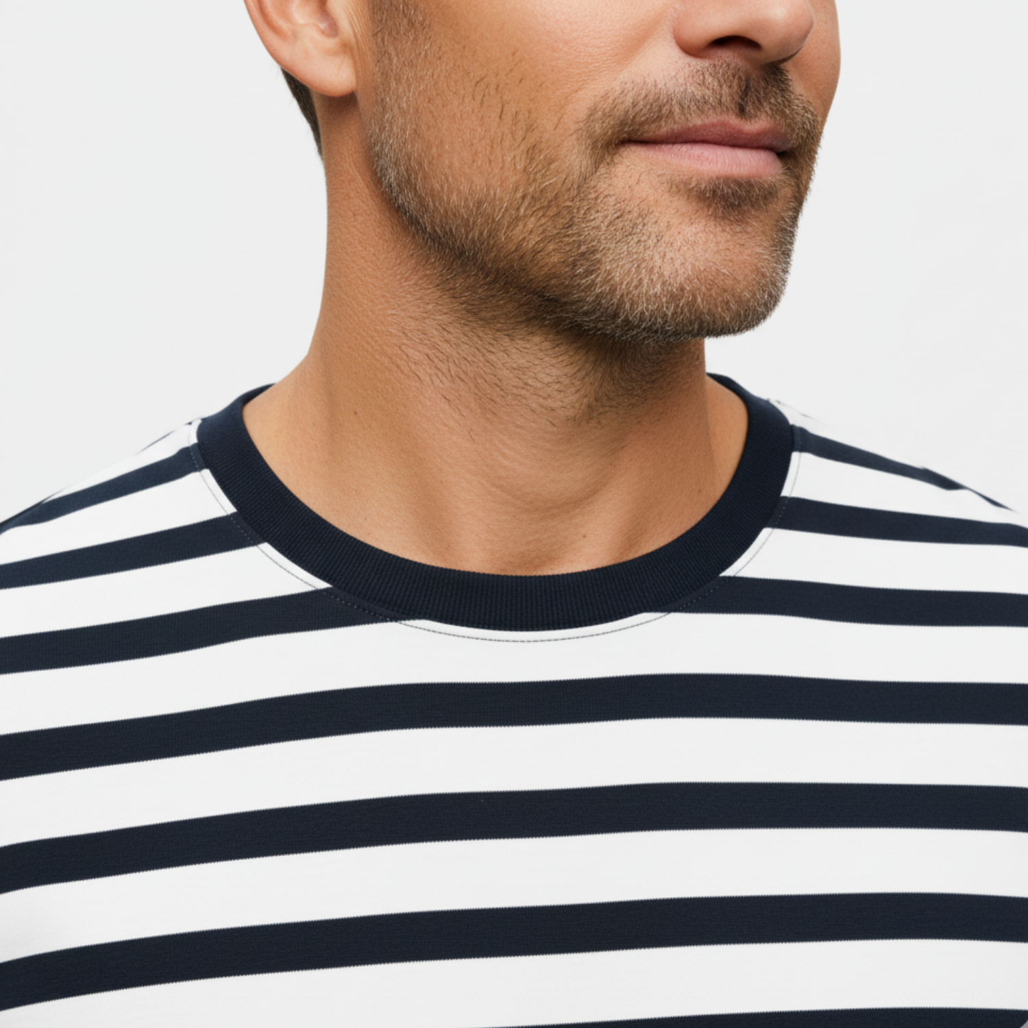 Line One Rundhals T-Shirt mit Print